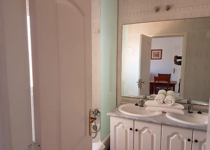 Adelfas 2 Apartment