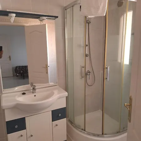 Apartamento Adelfas 2 *