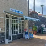 拉斯阿德尔法斯2号酒店 *